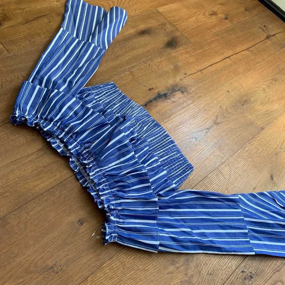 Long sleeve crop top with ruffle!